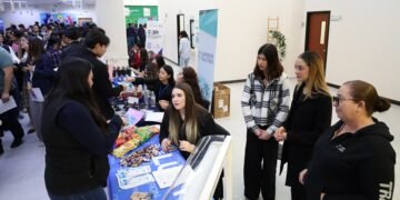 Participan más de 50 empresas y 700 estudiantes en feria del empleo, prácticas y estadías de la UTCH