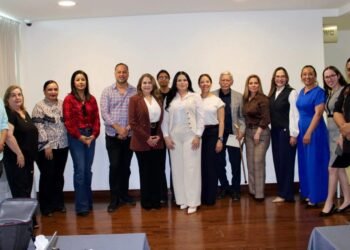 Instalan comisión especial del premio al mérito docente María Esther Orozco Orozco, aprobaron convocatoria