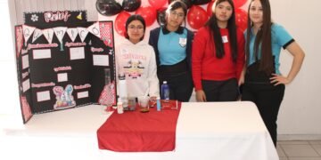 Exponen estudiantes de la secundaria técnica 48 proyectos en la Feria de la Ciencia