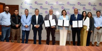 Refrenda Gobierno del Estado compromiso con el magisterio federal, firman bonos e incentivos