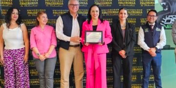 Reconoce Universidad Politécnica a mujeres aliadas de la educación con distinción que honra líderes