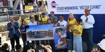 Nombran a estadio Monumental de beisbol «Héctor Espino» en honor al Superman de Chihuahua