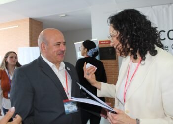 Firma El Colech pacto contra la desinformación en congreso internacional en España