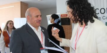 Firma El Colech pacto contra la desinformación en congreso internacional en España