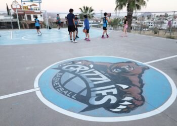 Mejora Municipio cancha de básquetbol «Grizzlies» en colonia Lomas Universidad al norte de la ciudad