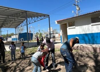 Sembrando inclusión: estudiantes de la UACH crean huertos urbanos para niños