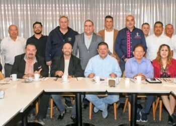 César Jáuregui se reune con Cronistas deportivos Pancho Cano