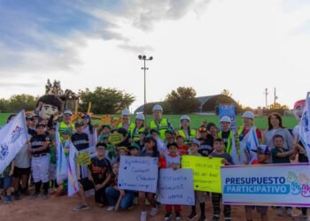 Anuncia Alcalde pasto sintético y luz led, inicia remodelación de campo de beis en Villas del Real