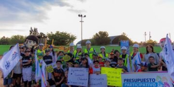 Anuncia Alcalde pasto sintético y luz led, inicia remodelación de campo de beis en Villas del Real