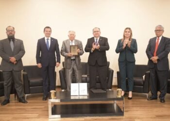 Presenta libro Luis Rivera Soto en Ciudad Juárez