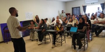 Impulsa UTCJ análisis y estrategias contra adicciones y violencia en el suroriente de Juárez