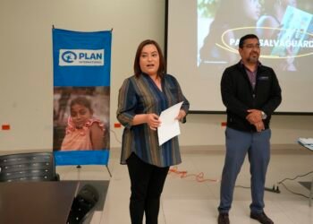 Imparten capacitación en primeros auxilios psicológicos y salvaguarda a personal educativo en Juárez