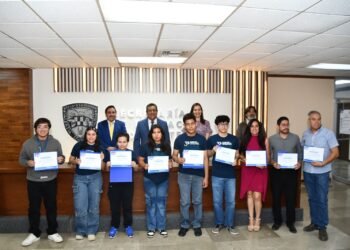 Reconocen a estudiantes que destacaron en la Olimpiada Mexicana de Informática