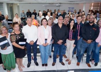 Entregan bonos trimestrales y estímulos por el Día del Maestro a personal jubilado y pensionado