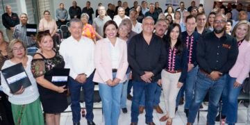 Entregan bonos trimestrales y estímulos por el Día del Maestro a personal jubilado y pensionado
