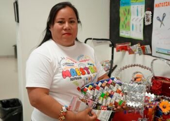 Exponen estudiantes de primaria de Ciudad Juárez artículos realizados con material reciclado