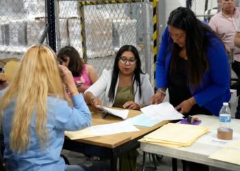 Entregan materiales didácticos y equipamiento a planteles de educación especial en Juárez