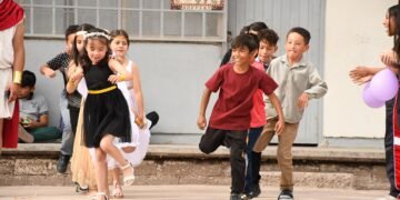 Organizan estudiantes de la secundaria federal 4 festejo a niños de la primaria 2 de Octubre