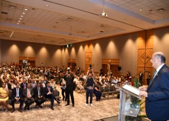 Reconoce Estado compromiso y trayectoria de 325 docentes estatales