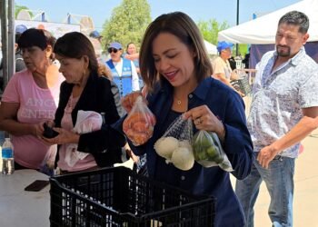 Continúa atendiendo con gran éxito el Mercadito Más Barato en la Campesina: Isela Martínez