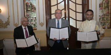 Recibe la UACH a líder humanitario de la India