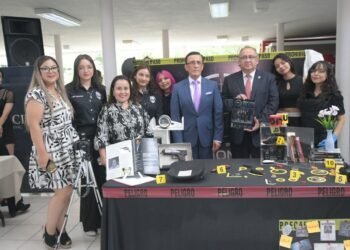 Fortalece Facultad de Derecho de la UACH formación bilingüe con feria académica