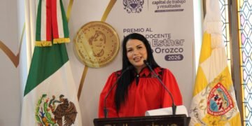 Regidora Myrna Monge reconoce labor transformadora de los maestros de Chihuahua