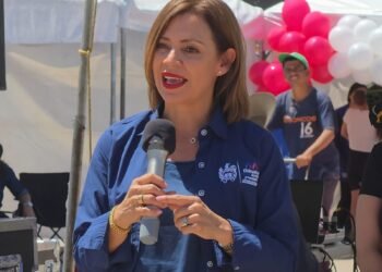 Exhibida de Claudia Sheinbaum a López Obrador por logotipo de la NYPD en patrullas de la DSPM