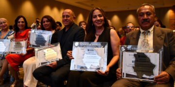 Entrega Estado estímulos por más de 40 millones a 556 docentes federales