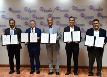 Agiliza SEyD entrega de cédulas estatales para egresados de nivel superior