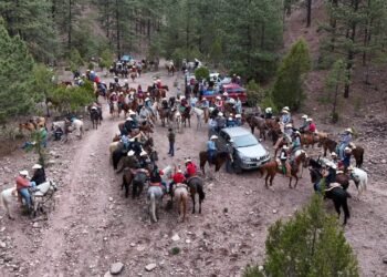 Celebran con éxito la décima cabalgata Guachochi–Agua Azul
