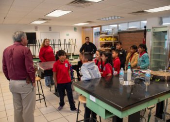 Acerca UT de la Tarahumara la tecnología y conocimiento científico a estudiantes de primaria