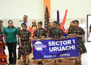 Destacan estudiantes de educación indígena en concurso estatal de escoltas