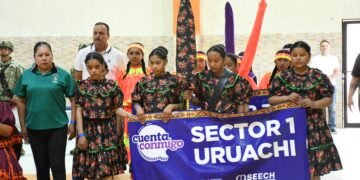 Destacan estudiantes de educación indígena en concurso estatal de escoltas