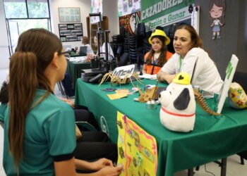 Niñas de primaria exploran la ingeniería y la tecnología en la UTCH