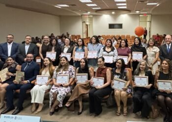 Se gradúan 26 estudiantes de la Maestría en gestión gubernamental de El Colech