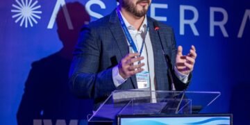 Investigador de la UACH presenta en Brasil modelo híbrido para mejorar el abasto de agua 
