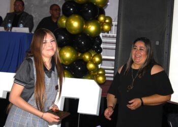 Se gradúan 264 estudiantes de la Secundaria Federal 20 en Loma Blanca