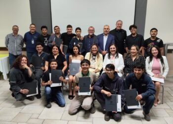 Conalep Cuauhtémoc y grupo La Norteñita reconocen a estudiantes de formación dual