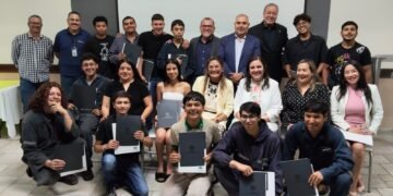 Conalep Cuauhtémoc y grupo La Norteñita reconocen a estudiantes de formación dual