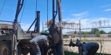 Mejora Junta de Aguas cobertura de agua en Coyame, reparan pozo