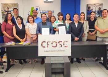 Firma Universidad Politécnica convenio de colaboración con el Centro para el Fortalecimiento de organizaciones civiles