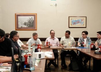 Jorge Soto dialoga con representantes de 20 asociaciones  civiles, intercambian puntos