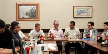Jorge Soto dialoga con representantes de 20 asociaciones  civiles, intercambian puntos