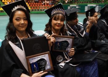 Egresan 120 profesionistas de excelencia de la UT Paso del Norte, concluyen formación