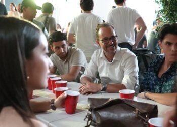 Invita “Éntrale por CUU” a Jorge Soto a dialogar con jóvenes sobre liderazgo, participación y futuro