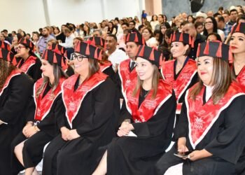Entregan cartas de pasante de Doctorado en Educación de la Ensech y Universidad YAAN