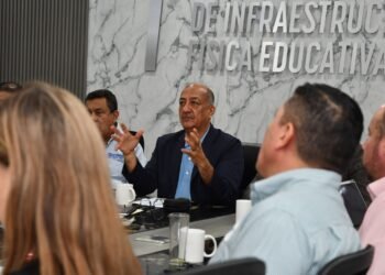 Evalúa SEyD la posibilidad de fortalecer la educación con el apoyo de la tecnología