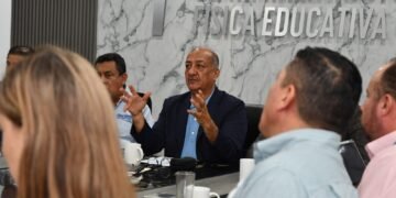 Evalúa SEyD la posibilidad de fortalecer la educación con el apoyo de la tecnología