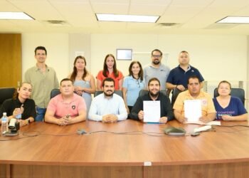 Entrega UT Camargo donativo de equipamiento a Cruz Ámbar, llevan mobiliario